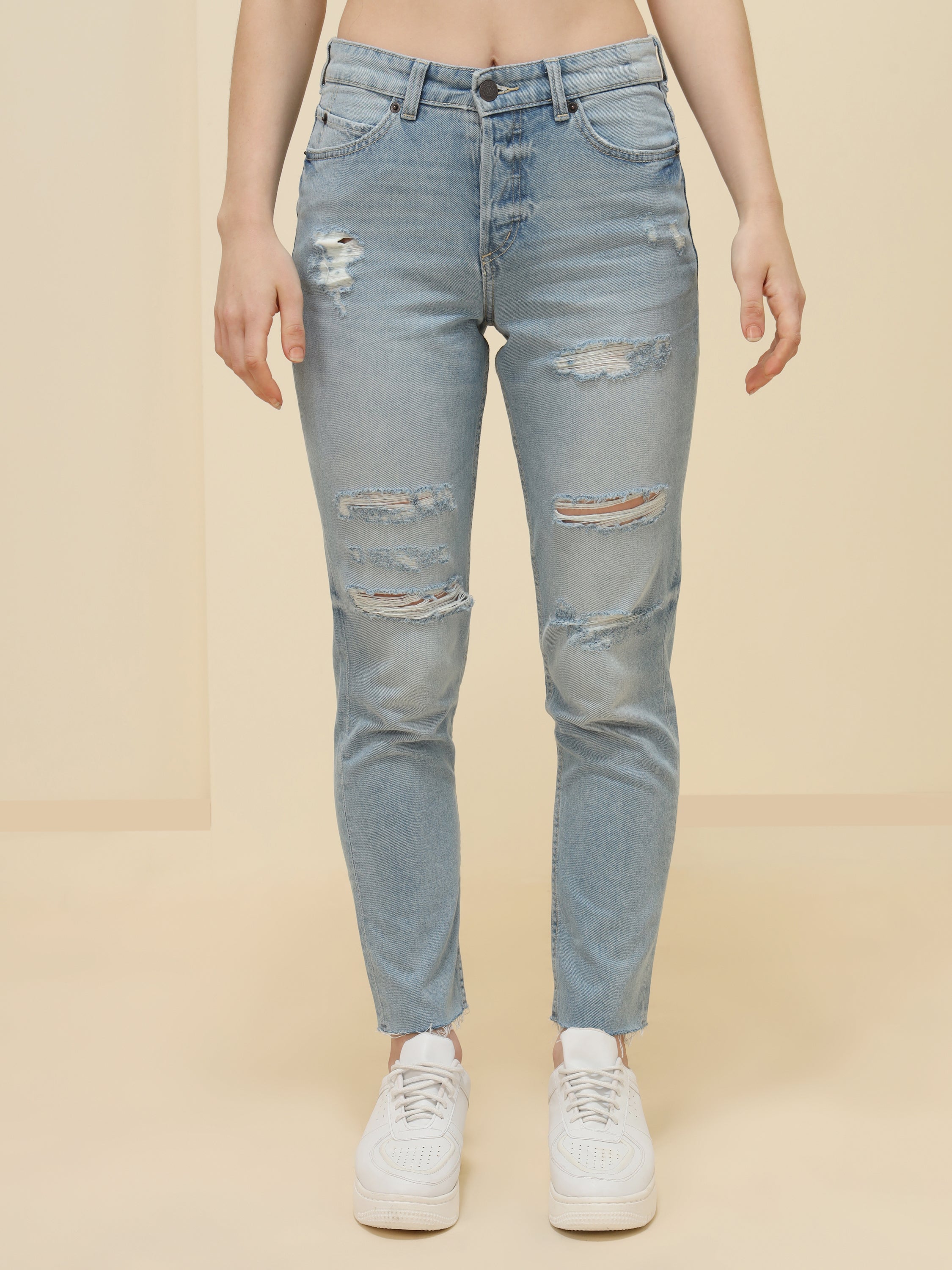 WOMEN SLIM FIT RIPPED JEANS