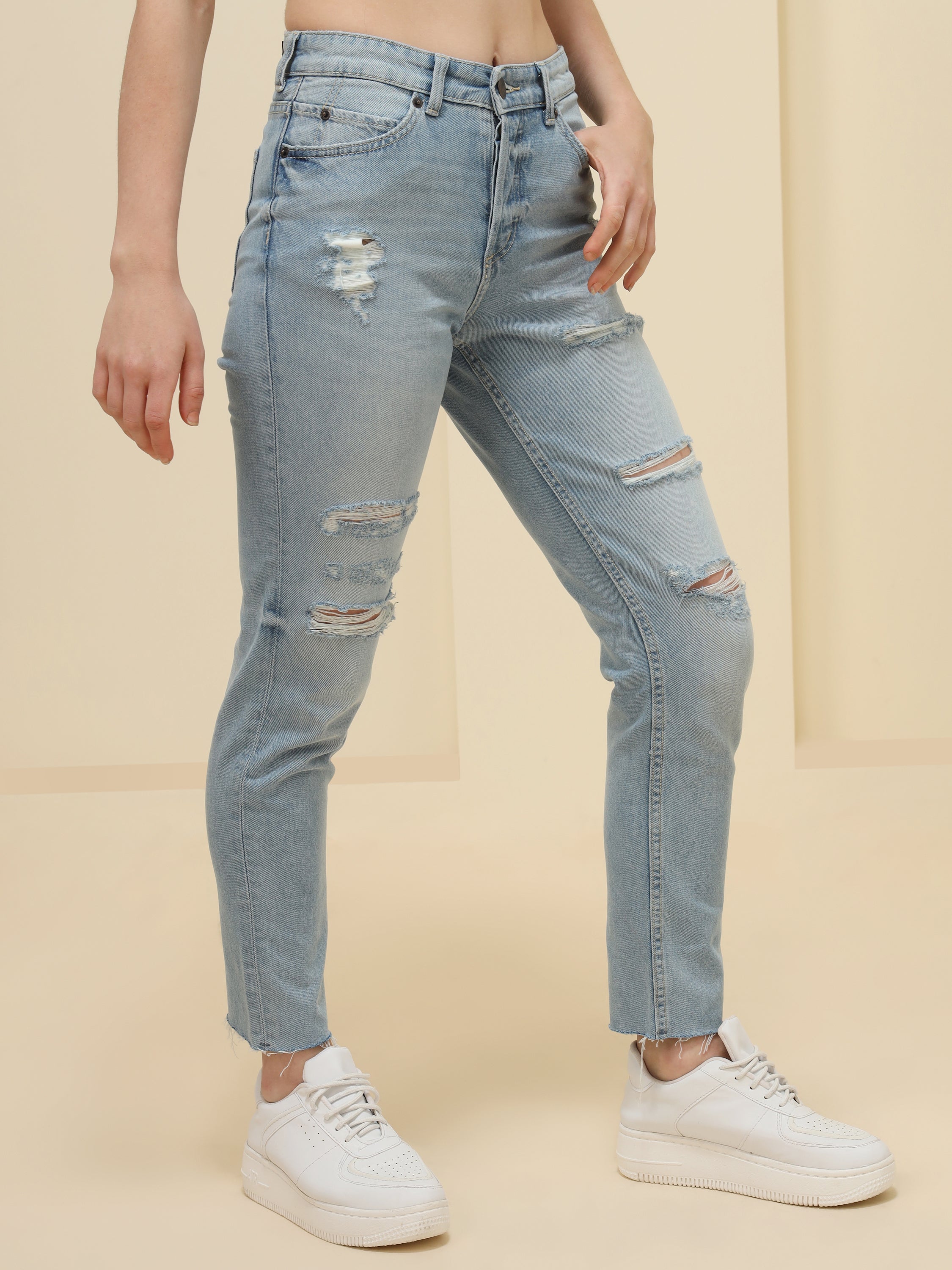 WOMEN SLIM FIT RIPPED JEANS