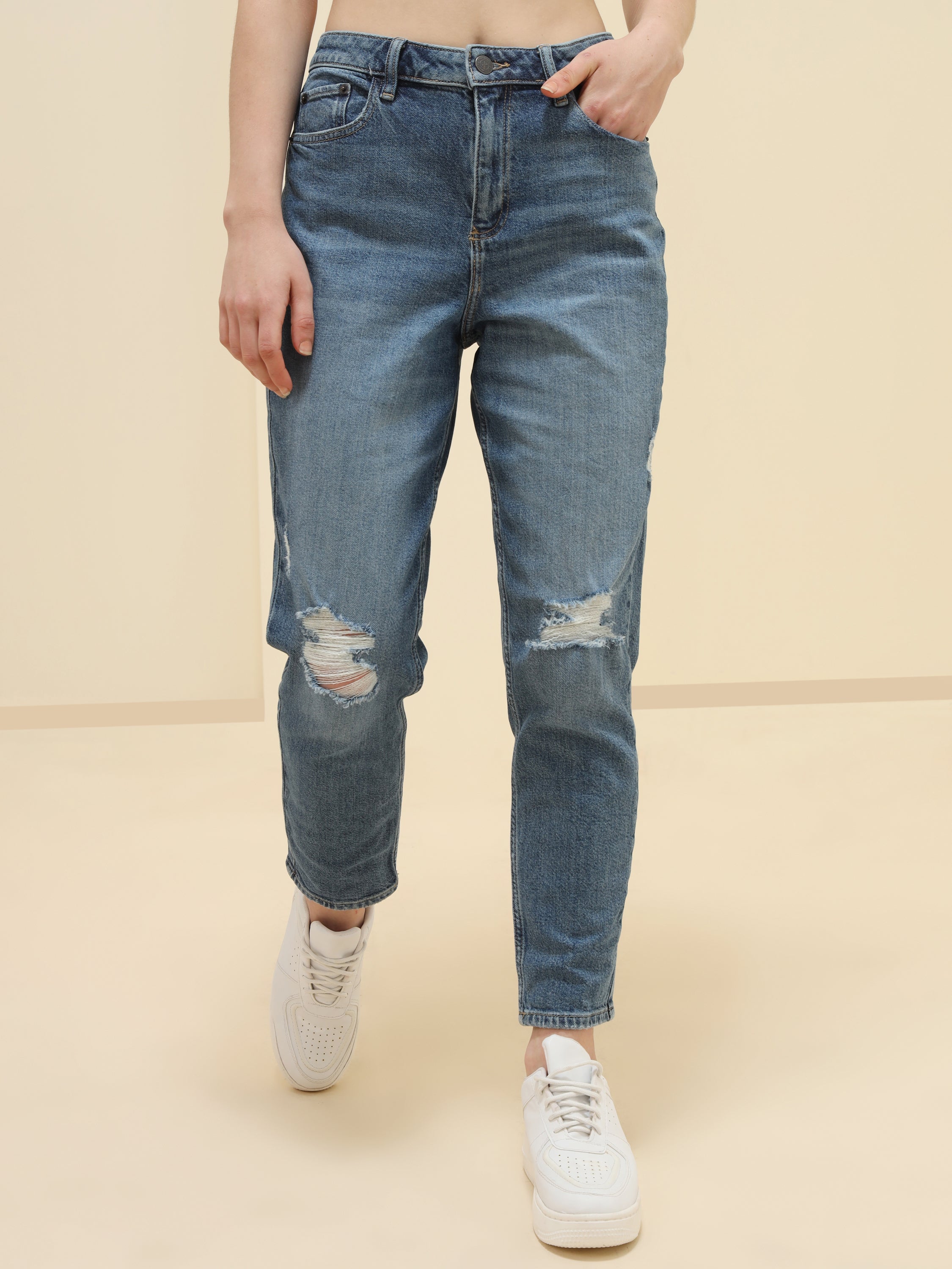 WOMEN MOM HIGH-RISE RIPPED JEANS