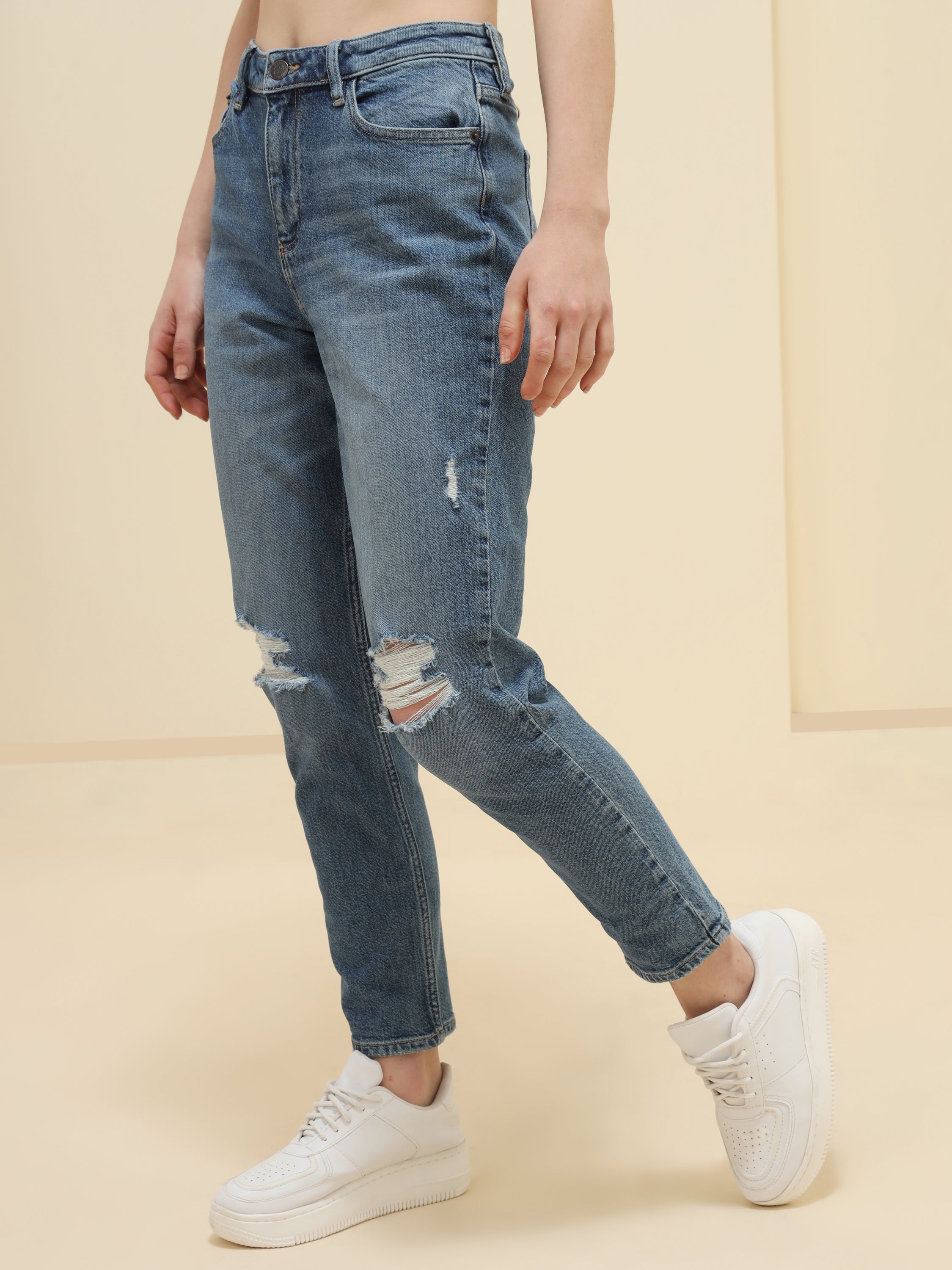 WOMEN MOM HIGH-RISE RIPPED JEANS