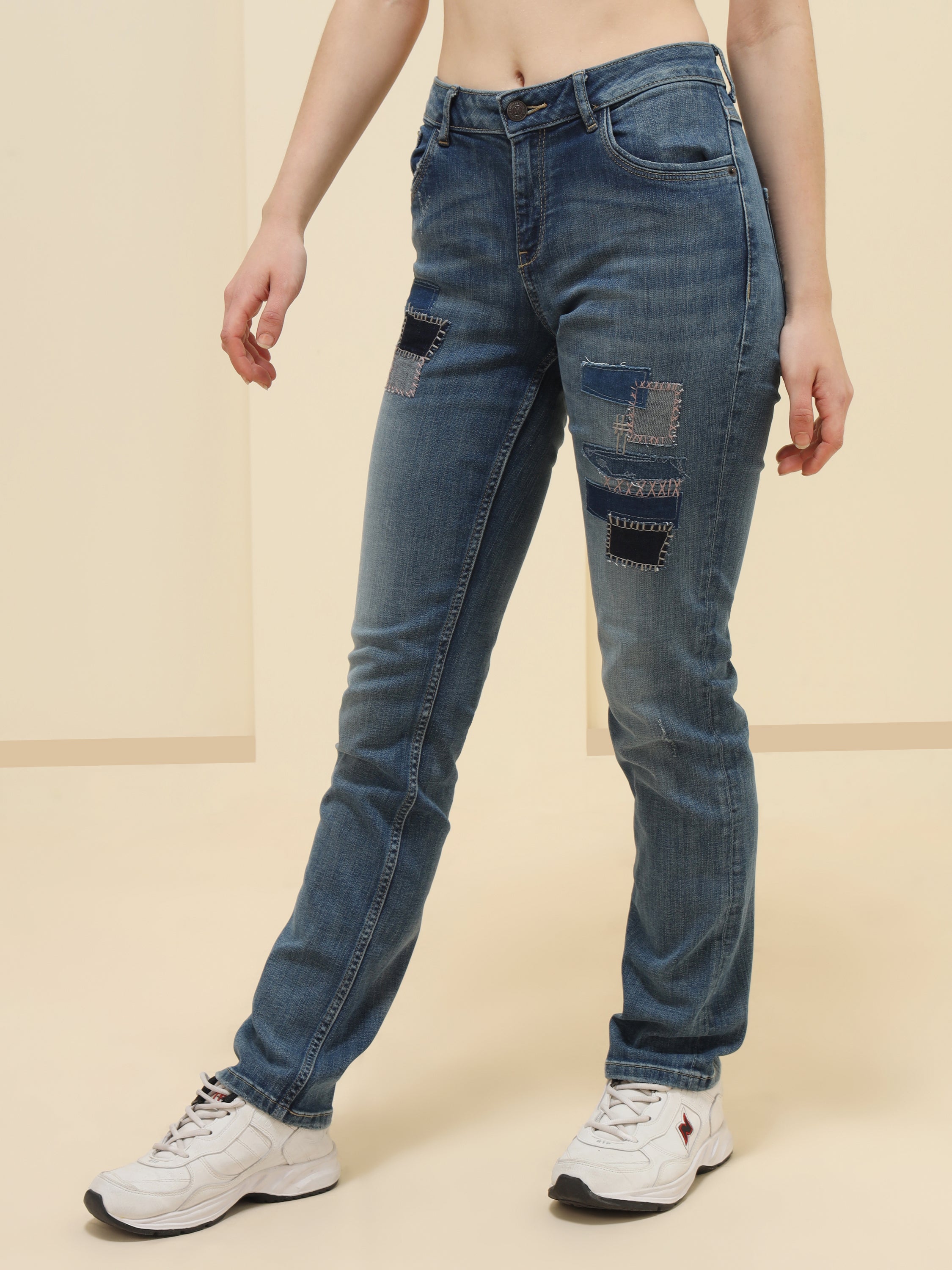 WOMEN STRETCH STRAIGHT FIT JEANS